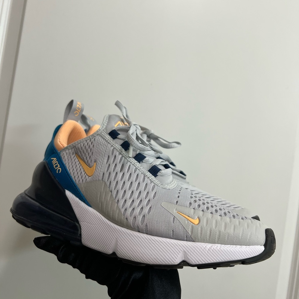 Nike 270 big kids 6.5 women’s size 8 comes with box and receipt
